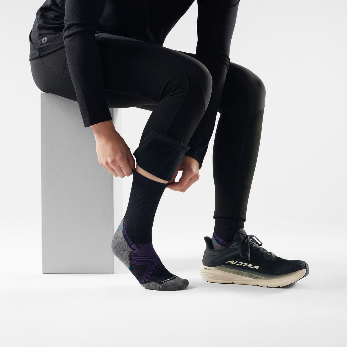Women's Run Cold Weather Targeted Cushion Crew Socks SW001857